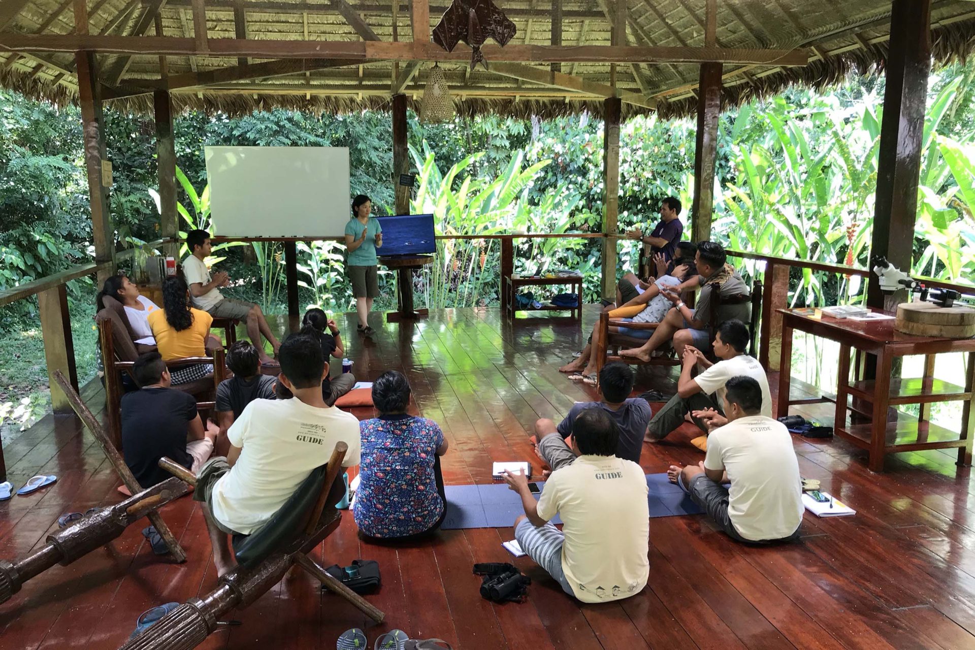 Sayaka Ota nandi peru interpretación del patrimonio_proyecto Rainforest Expeditions